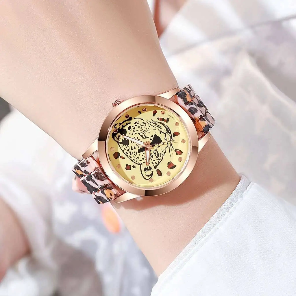 Two-piece set of women's watches with a leopard print