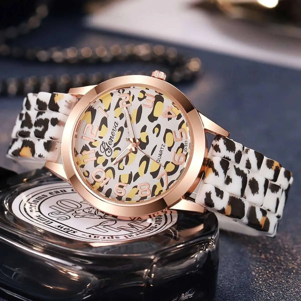 Two-piece set of women's watches with a leopard print