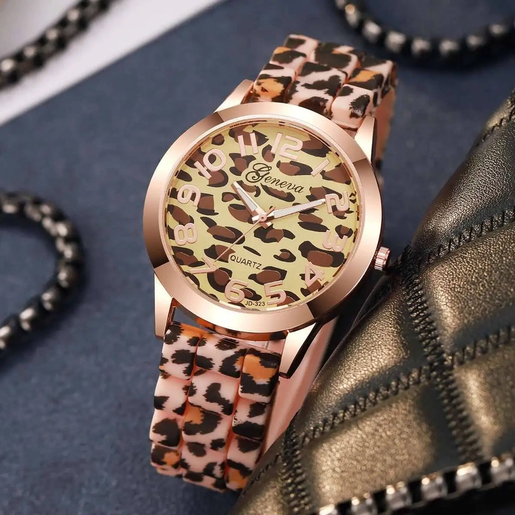 Two-piece set of women's watches with a leopard print