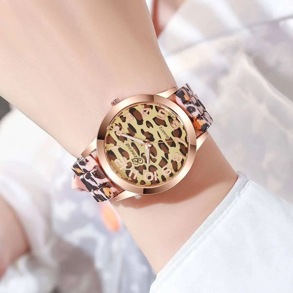 Two-piece set of women's watches with a leopard print