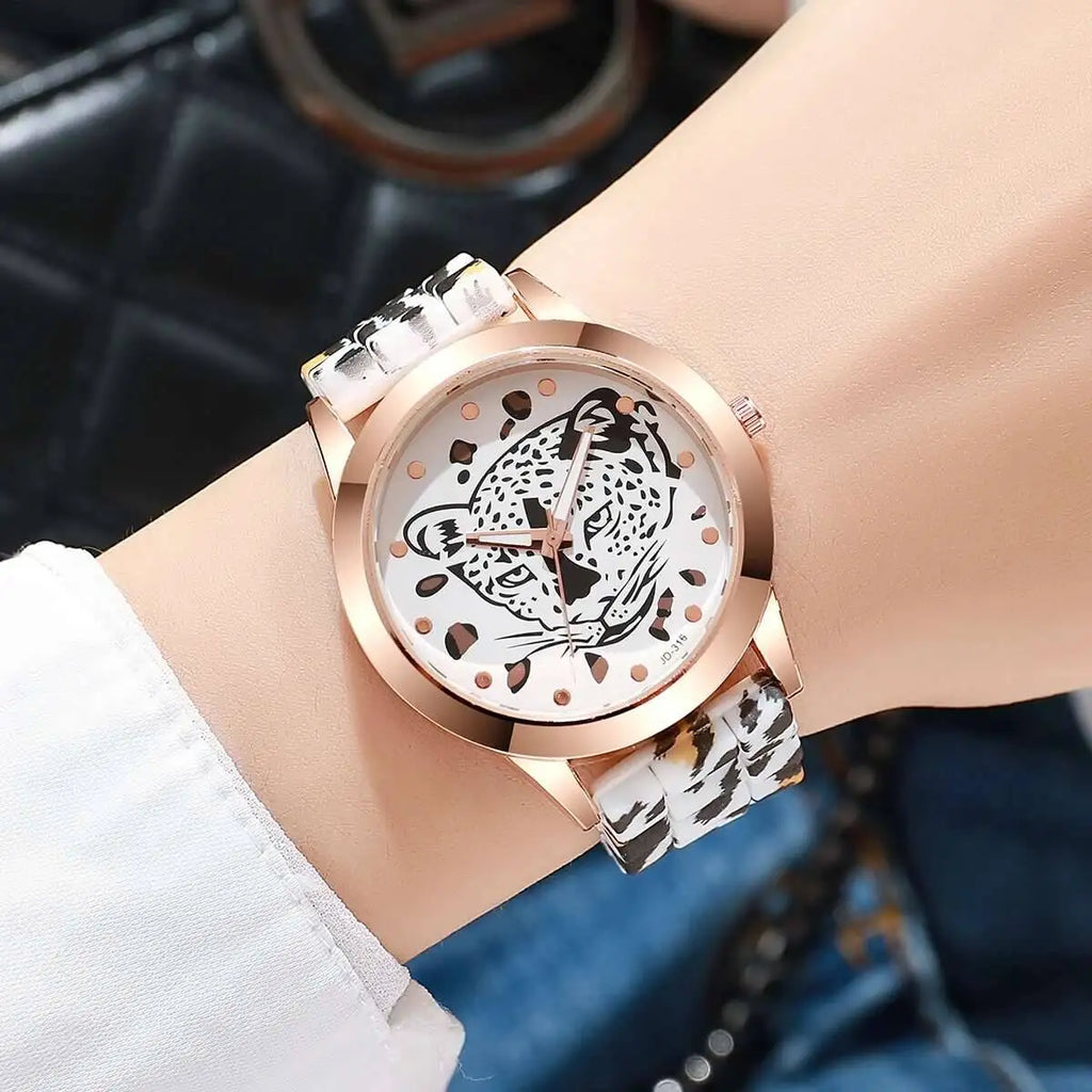 Two-piece set of women's watches with a leopard print