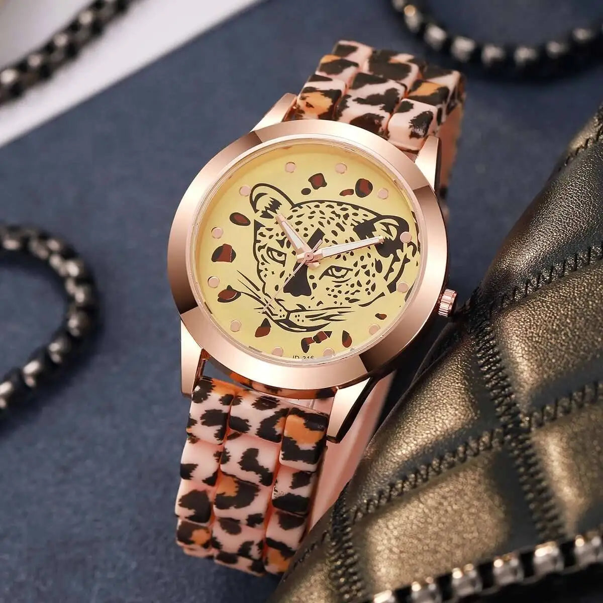 Two-piece set of women's watches with a leopard print